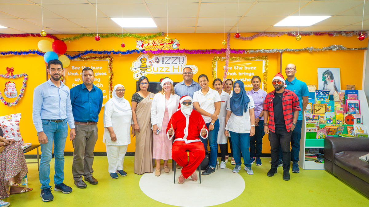 Sunlife : Les enfants du Cancer Ward de l’hôpital Victoria reçoivent des cadeaux pour Nöel